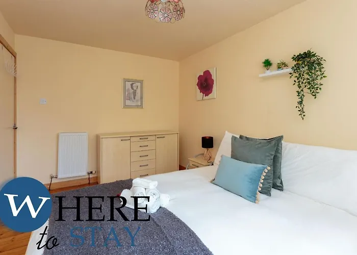 Lovely Apartment By The Hillwood Park-Free Parking