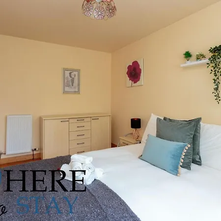 Lovely Apartment By The Hillwood Park-Free Parking Edinburgh Exterior photo